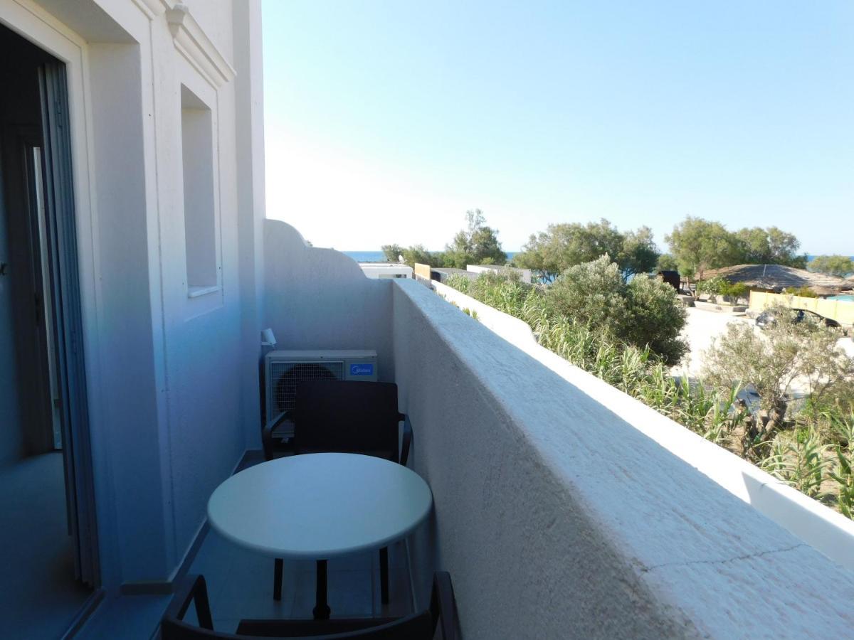 One And Only Beachfront Rooms 페리사 외부 사진
